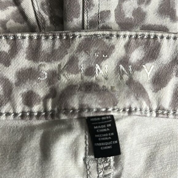 WHBM Jeans Size 8 High Rise Skinny Ankle Leopard Print - Picture 14 of 14